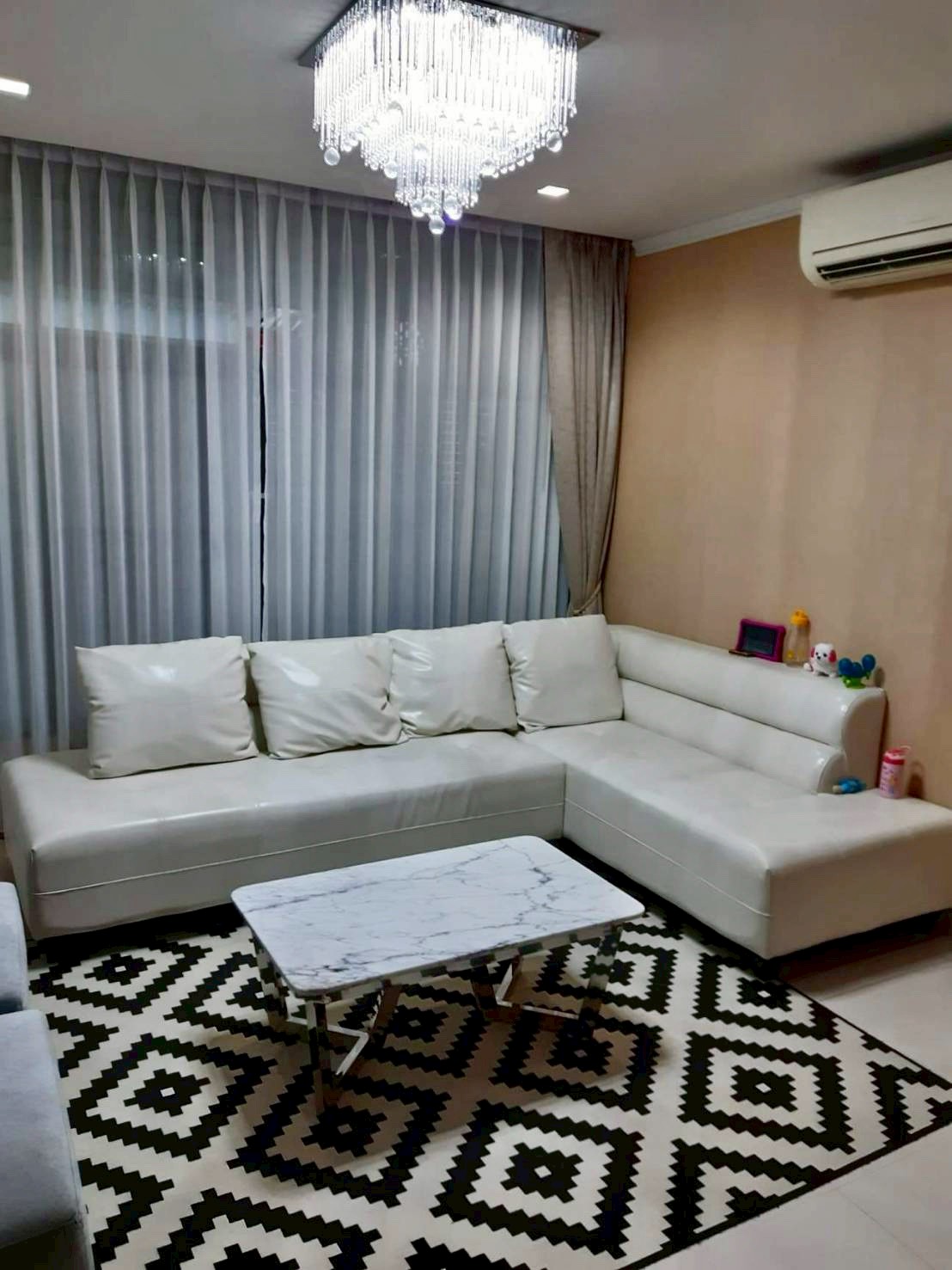 stainless-steel-table